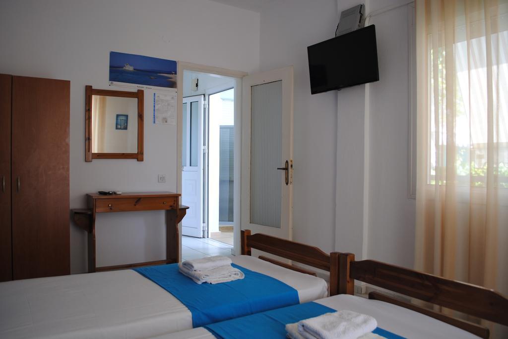 Artemis Apartments Paralia Dionisiou Eksteriør billede